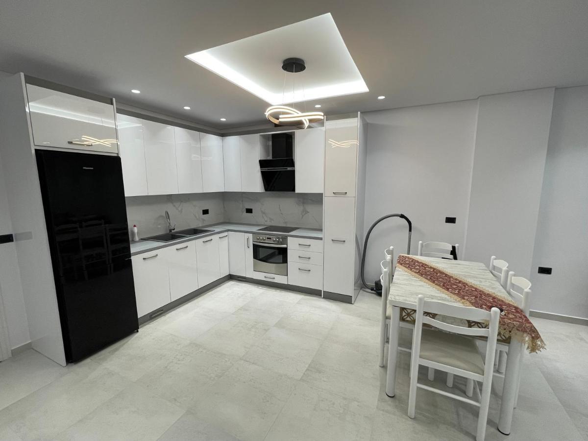 Alpha Lux Apartment Sarandë Eksteriør billede